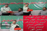 اهدا نشان قهرمانی حامد امیری به فرمانده انتظامی لرستان