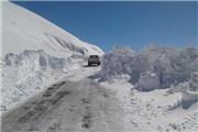 ادامه برف و کولاک شدید در جاده‌های لرستان /رانندگان مراقب باشند