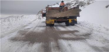 1900 تن شن و نمک برای برفروبی جاده‌های لرستان مصرف شد