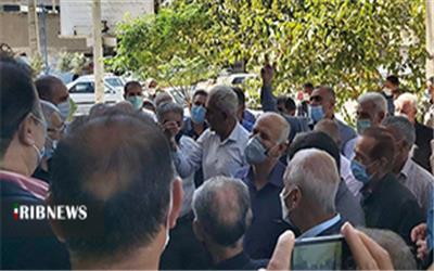 تجمع بازنشستگان مقابل اداره کل تامین اجتماعی لرستان