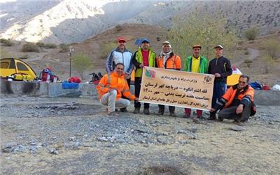 صعود کوهنوردان  وزارت راه و شهرسازی به  قله گل‌گل اشترانکوه لرستان
