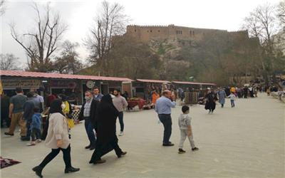 برگزاری نمایشگاه تولیدات صنایع‌دستی به مناسبت هفته بسیج در لرستان