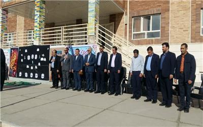 اهدای 550 بسته لوازم التحریر به دانش آموزان محروم لرستان توسط بانک رفاه کارگران +تصاویر