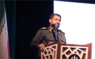 هنرمندان واقعیت‌های دفاع مقدس را به تصویر بکشند