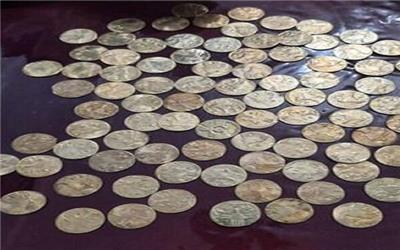 کلاهبردار سکه‌های تقلبی در الیگودرز دستگیر شد؛ کشف 400 سکه تقلبی