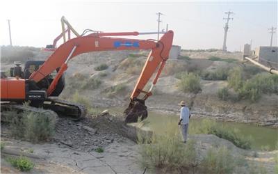 آغاز عملیات لایروبی بند انحرافی طاق پل شکسته خرم‌آباد