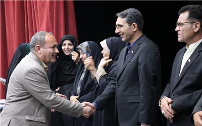 آیین تجلیل از مربیان و سفیران تعلیم و تربیت کودک / سهرابی: کودکستان‌ها را به محل نگهداری کودک تقلیل ندهیم،اینجا جایگاه تربیت است