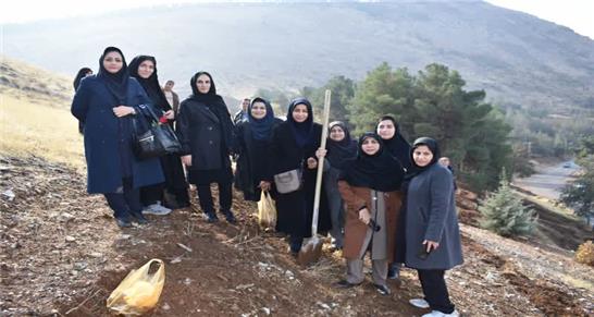 برگزاری پویش درخت کاری به مناسبت روز مادر، در مجموعه بام خرم آباد +تصاویر