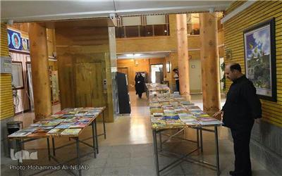 برپایی نمایشگاه کتاب در شرکت توزیع نیروی برق استان لرستان