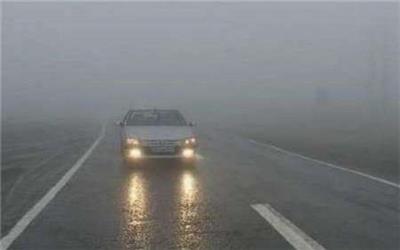 لغزندگی و مه گرفتگی سطح جاده‌ها وگردنه‌ها لرستان / رانندگان از سفر‌های غیرضرور اجتناب کنند