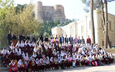 بازدید دانش آموزان دبستان شهید آوینی از قلعه فلک الافلاک خرم آباد