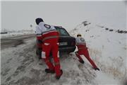 استقرار 30 تیم  امداد و نجات جمعیت هلال احمر در جاده ها لرستان /امدادرسانی  105 خودروی گرفتار در برف طی 2 روز گذشته