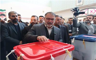استاندار لرستان رای خود را به صندوق انداخت